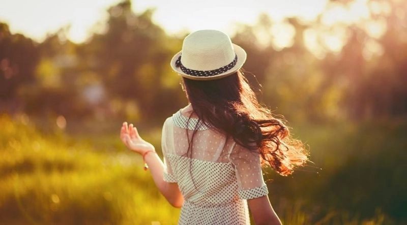 Tuyển chọn ảnh cô gái đứng quay lưng đẹp nhất