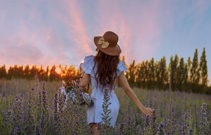 Tuyển chọn hình ảnh cô gái tóc dài buồn quay lưng u sầu