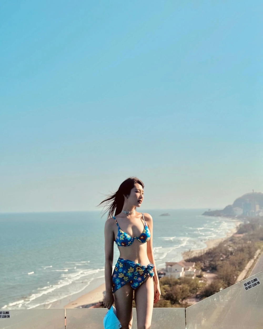 Ảnh gái bikini xinh vẻ đẹp tự nhiên gợi cảm khiến tim loạn nhịp