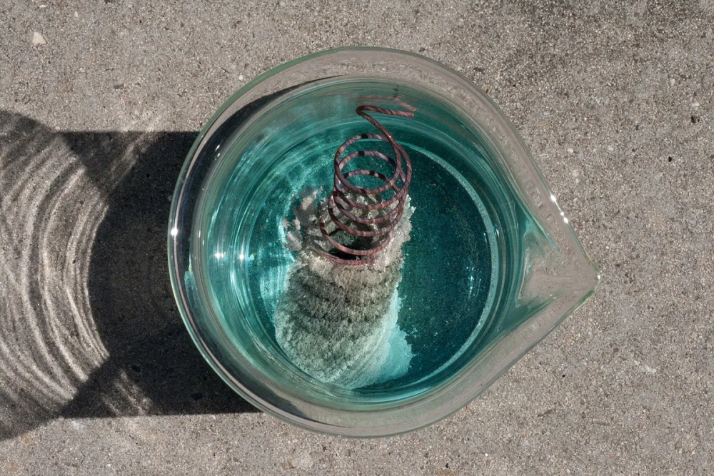 Khối lượng cấu tạo nguyên tử Heli tập trung ở hạt nhân