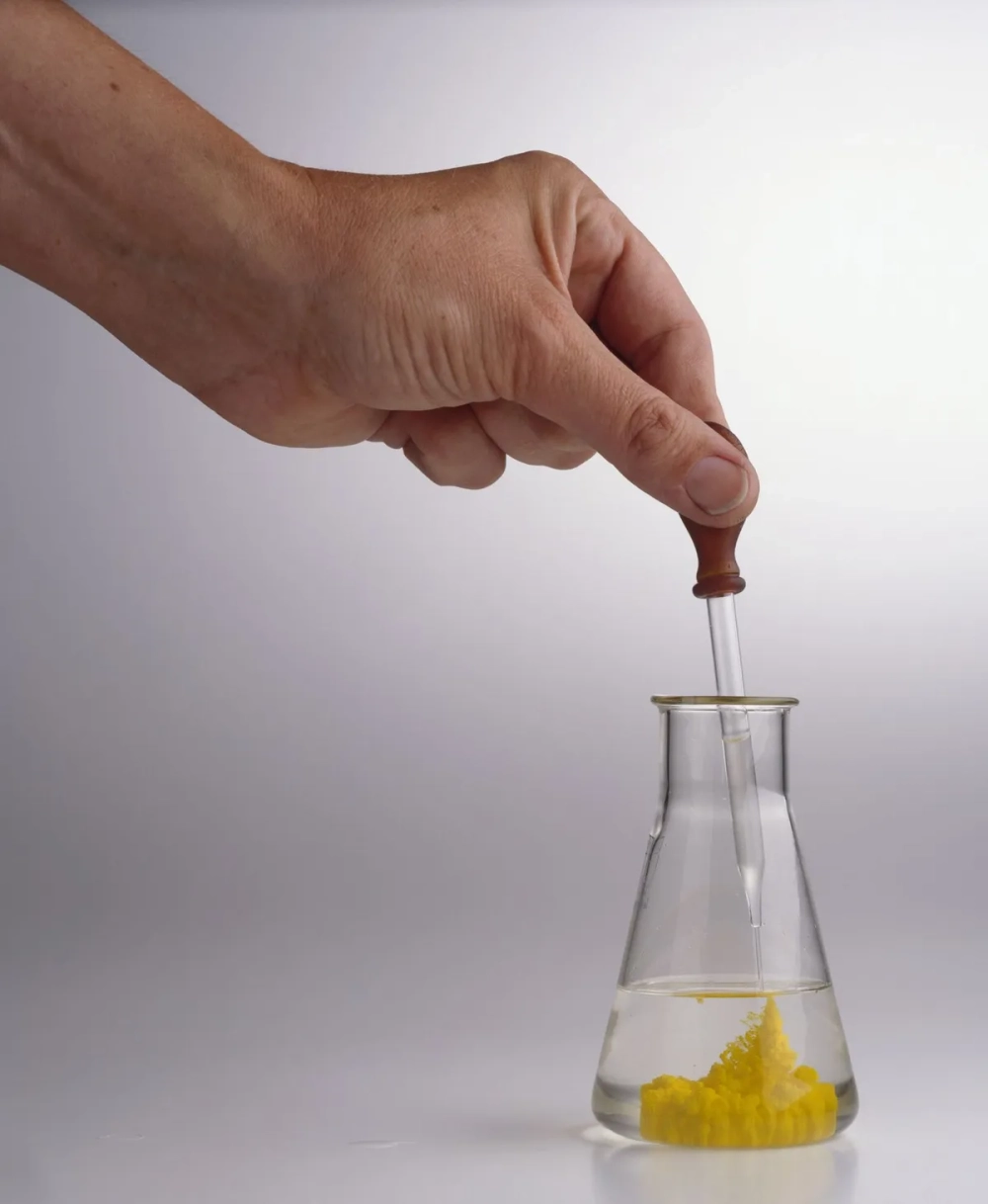 Phản ứng tạo kết tủa nâu đỏ đặc trưng của sắt ba hydroxide